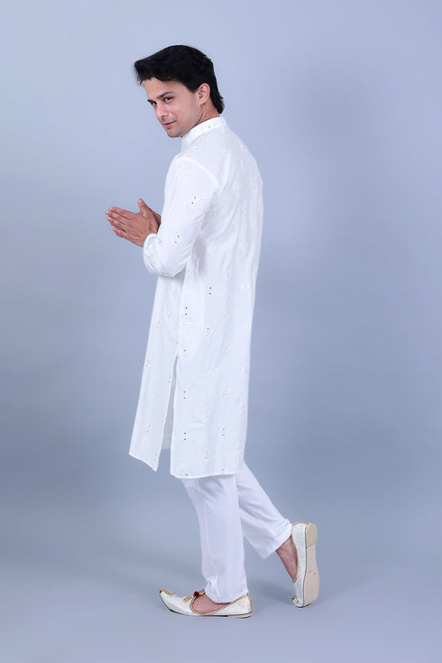 Veshbhoshaa Bluesaanchi Men'S White Embroidery Kurta Set